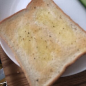 食パンでガーリックバタートースト